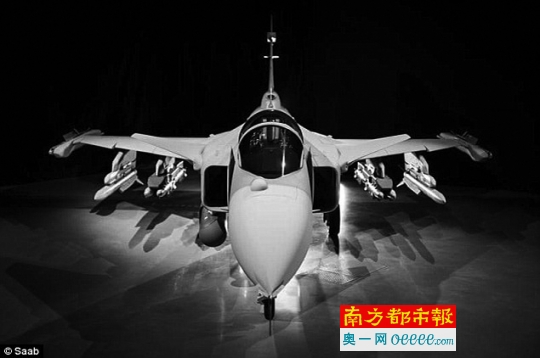 瑞典新版鹰狮战斗机挑战美军F-35-南方都市