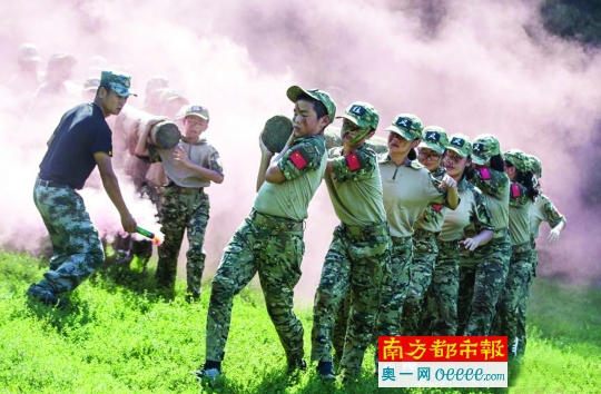 dcga032103_b.jpg