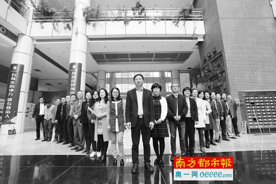 广东高校黄大年式教师团队 齐上台为本科生授