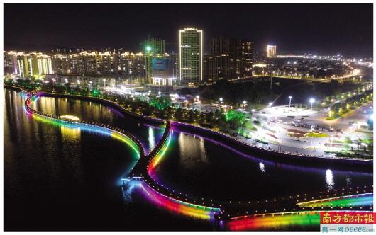 4月27日,汕尾市品清湖夜景. 南都记者 黎湛均 摄