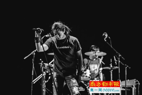 深圳社区家园网 摇滚的高旗给宋词谱上曲:我希望不辱