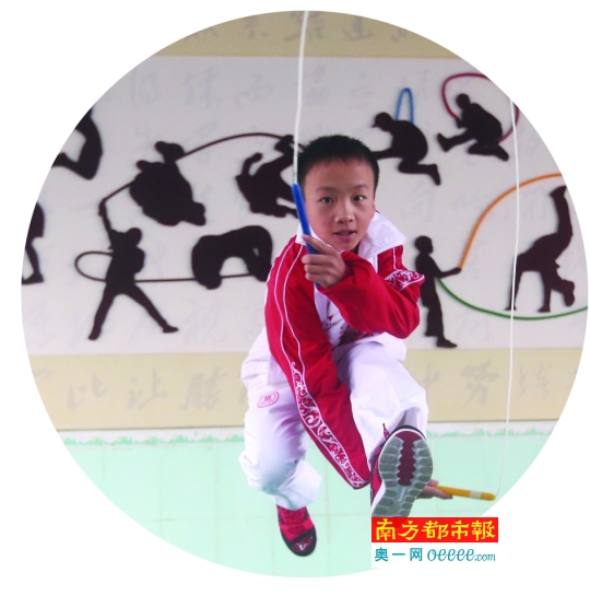 什么是单摇跳绳 dcea081304_b.jpg