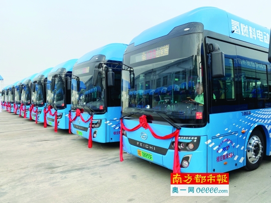 昨日,佛山首批7 0辆氢能公交投入运营,将覆盖禅南中心城区.