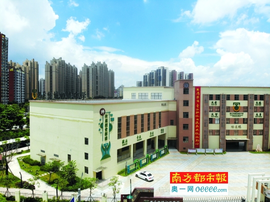 日前,中山市集团化办学启动仪式,在西区铁城初级中学举行.