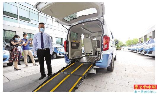 无障碍出租车为纯电动车型. 南都记者 赵炎雄 摄