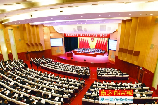龙华区召开第一届人民代表大会第二次会议.