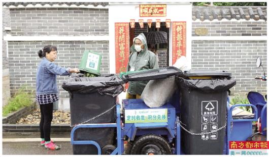 蓮洲鎮率先在全市推廣農村生活垃圾分類工作.